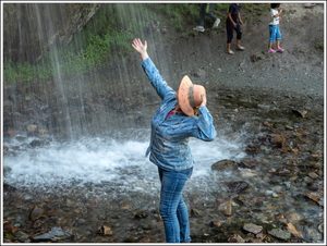 Водопад в ущелье Кегеты